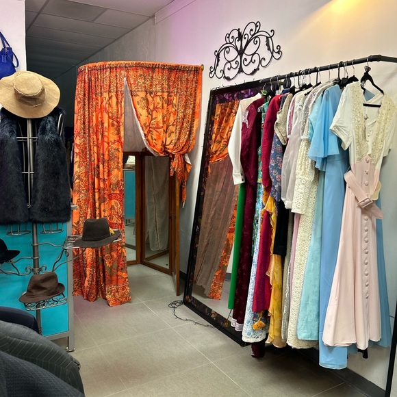 Meet your Posher, Miriam - Picture 1 of 1